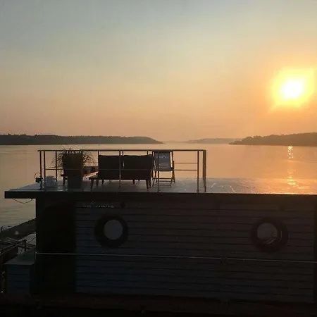 Woonboot Havenprins Botel *